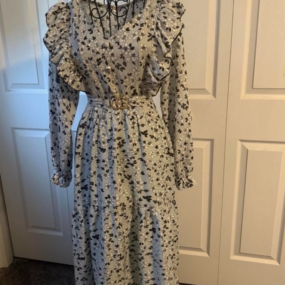 Light green floral maxi dress with ruffle sleeves & belt